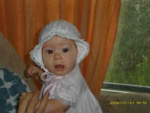 Alyssa marie 4months old (I look like my uncle when he was this age